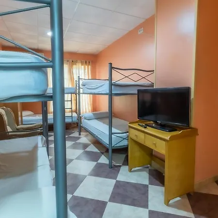 Rojo Plata Albergue Torremegía