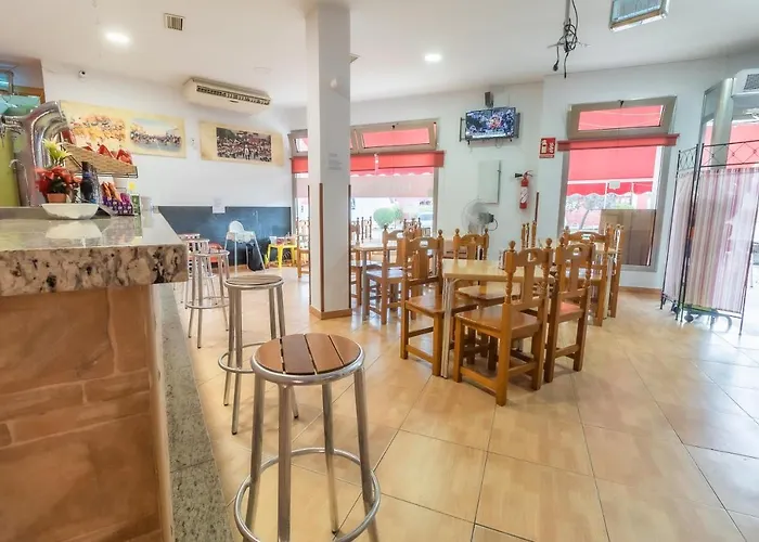 Hostel Rojo Plata Torremegia